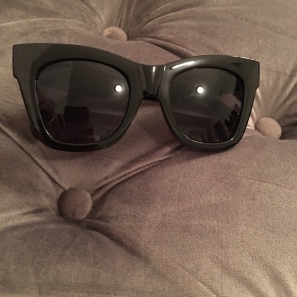 Black Thick Frame Sunglasses - Picture 5 of 5